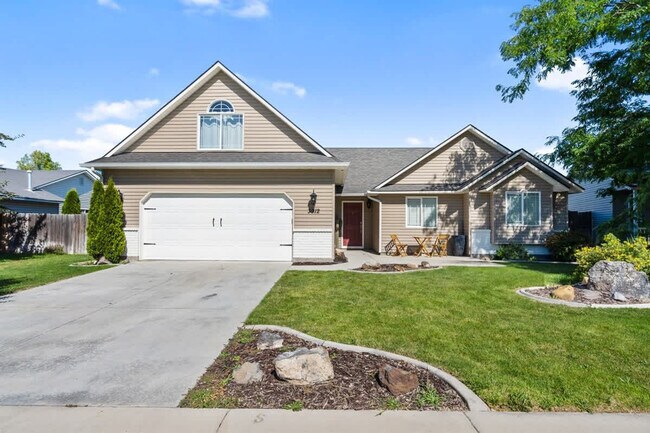 Building Photo - 3912 E Clear Springs Dr.