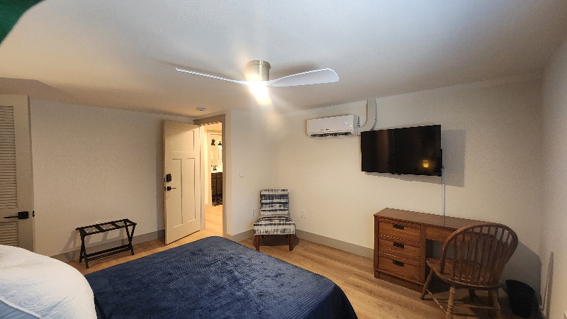 Building Photo - 1704 S Forest Dr