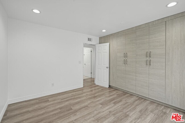 Building Photo - 12131 Beaufait Ave