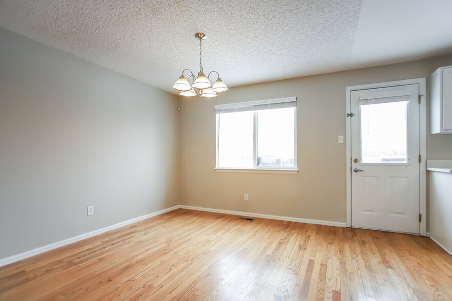 Building Photo - 13587 Bellaire St