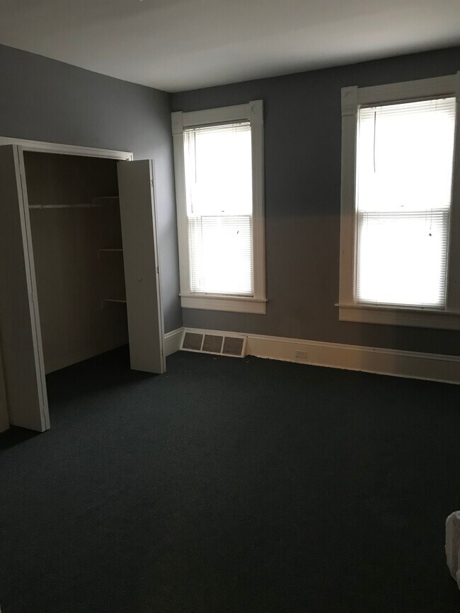 Building Photo - 2477 N Oakland Ave