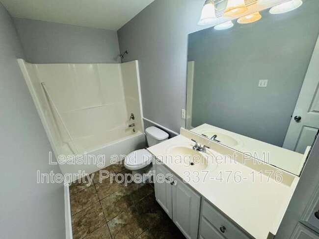 Building Photo - 127 Country Living Dr