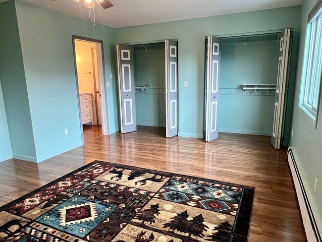 Building Photo - High speed internet included - 3 bedroom townhouse