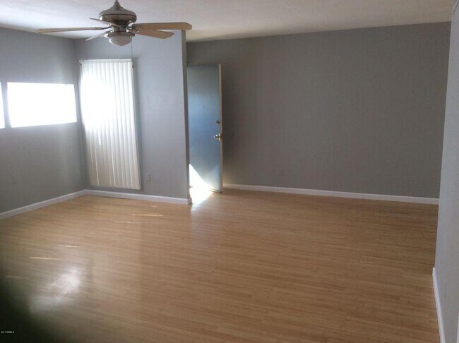 Building Photo - 2694 E Oakleaf Dr