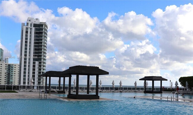 Building Photo - 1830 S Ocean Dr