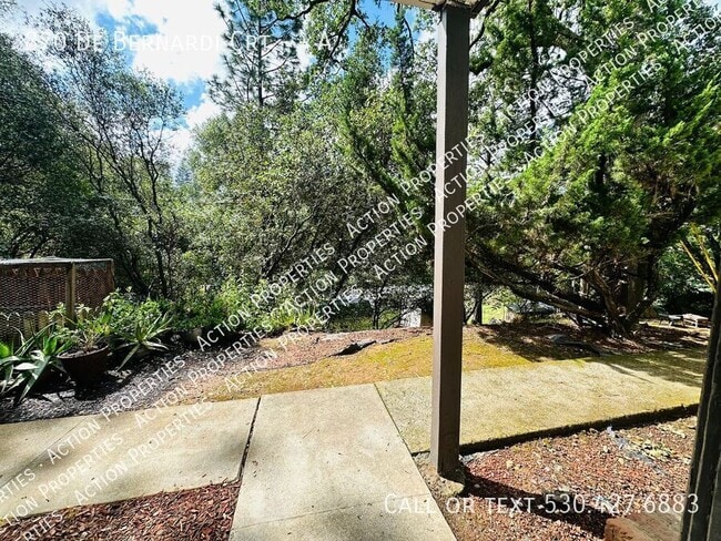 Building Photo - 870 De Bernardi Ct