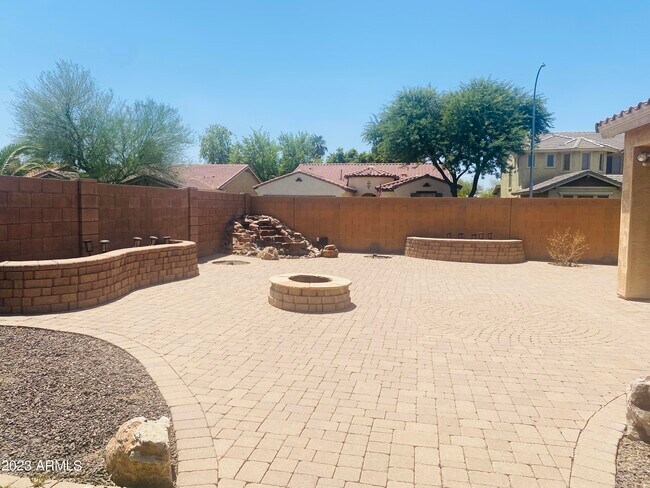 Building Photo - 453 W Lantana Pl