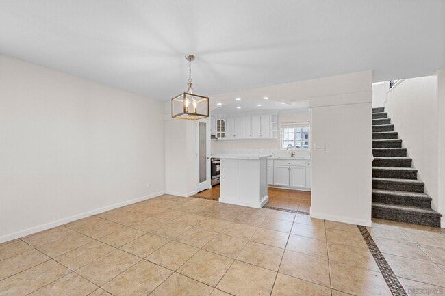 Building Photo - 1749 Dahlia Ave