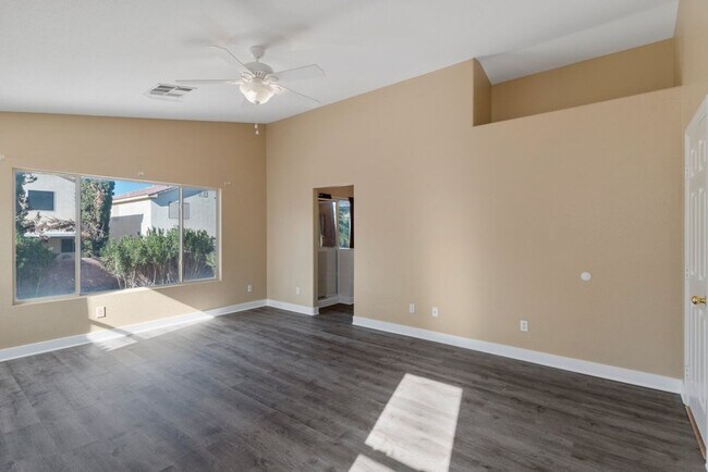 Building Photo - Beautiful 4 Bed 2.5 Bath Vaulted Ceilings,...