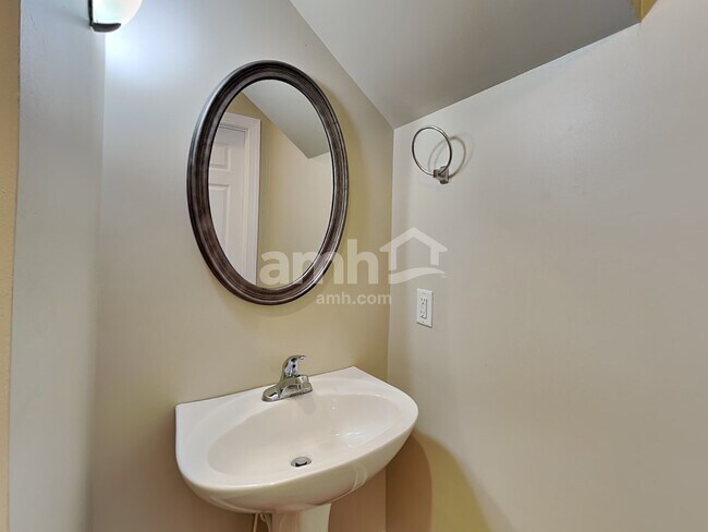 Building Photo - 116 Lake Point Ct