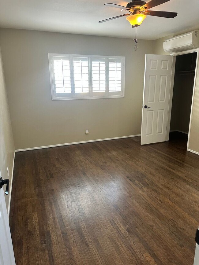 Building Photo - Valley Spring, 11339-11345