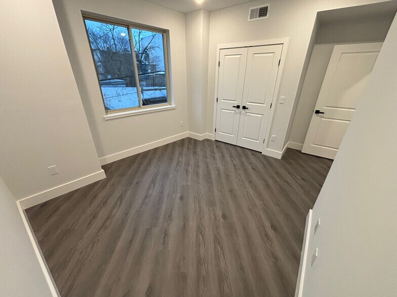 Building Photo - 713 N 42nd St