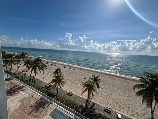 Building Photo - 2301 S Ocean Dr