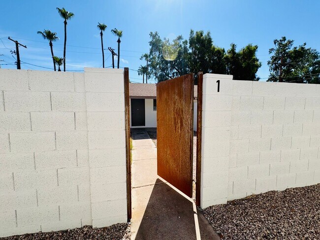 Building Photo - 817 S Melody Ln