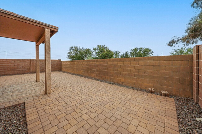 Building Photo - 12039 W Leather Ln