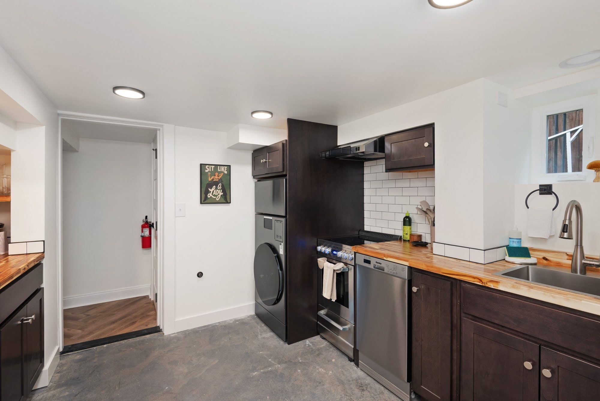 Building Photo - 2314 NE Flanders St