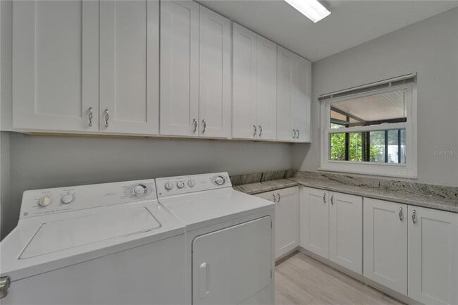 Building Photo - 9410 Alanbrooke St
