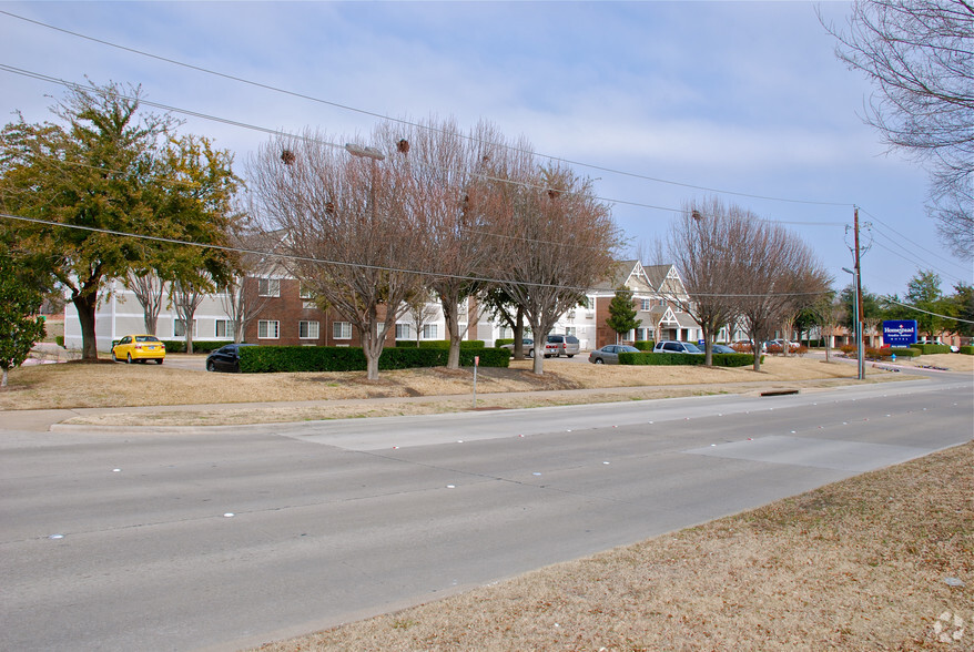 Building Photo - Furnished Studio - Plano