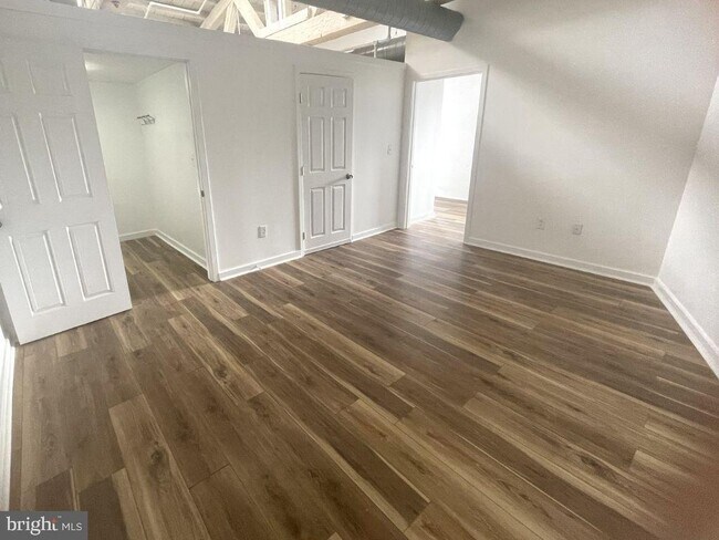 Building Photo - 374 Shurs Ln