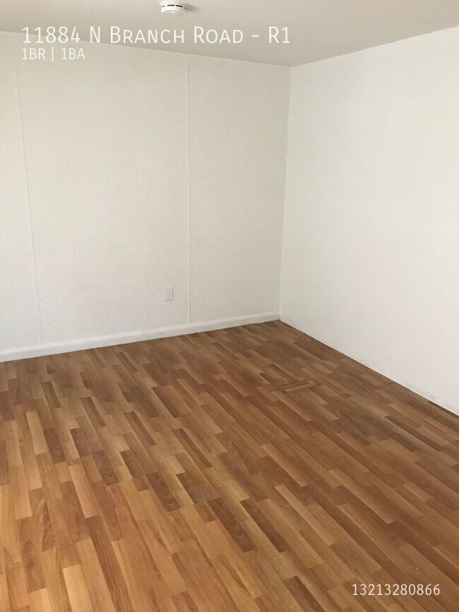 Building Photo - 11884 N Branch Rd