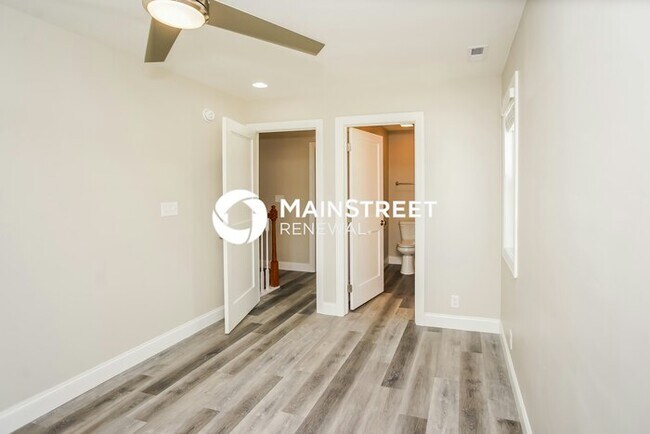 Building Photo - 2 Bedroom Pet-Friendly Home in St. Petersburg, FL with Main Street Renewal