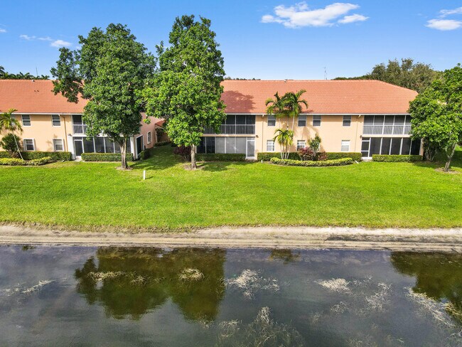 Building Photo - 9553 Shadybrook Dr