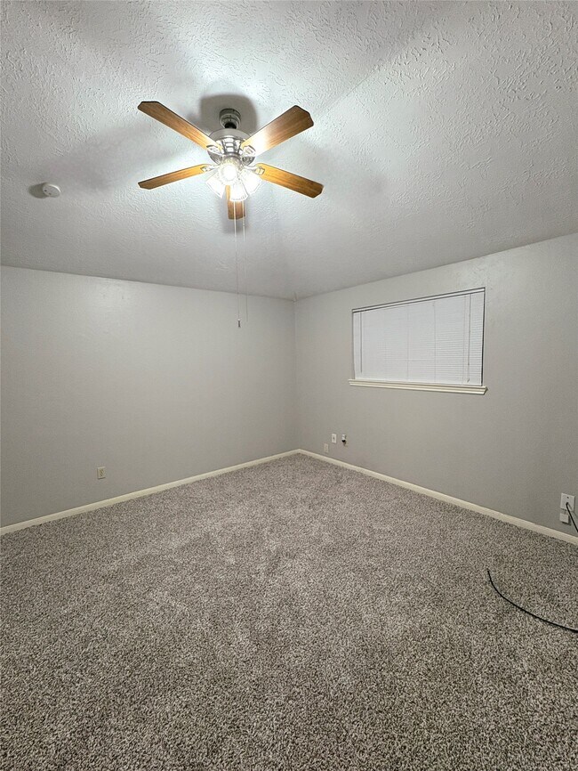 Building Photo - 1014 Stoneleigh Ct