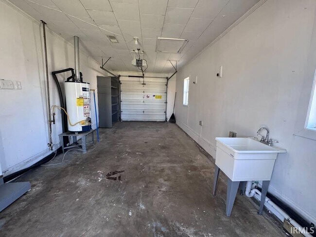 Building Photo - 1012 W Haines Ave