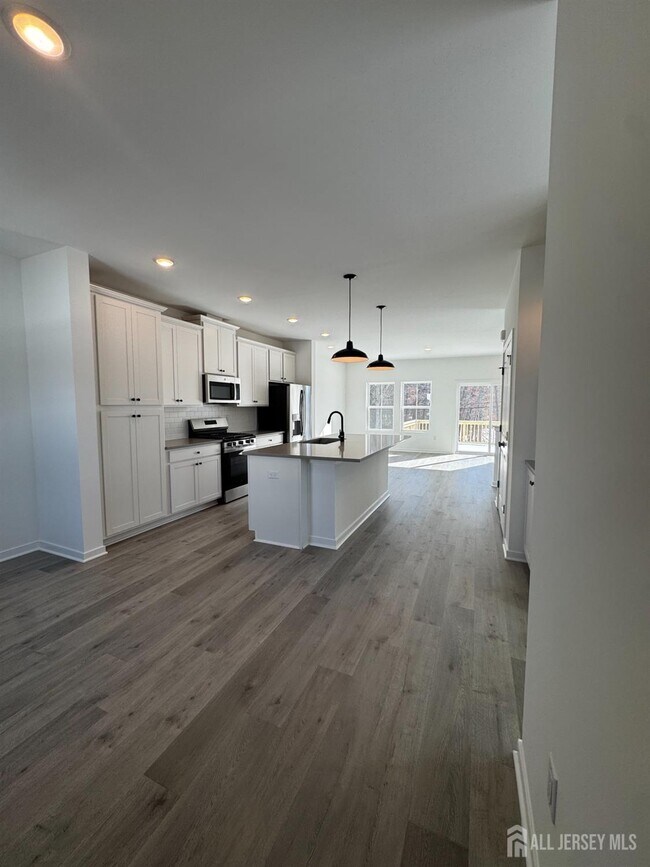 Building Photo - 59 Basswood St