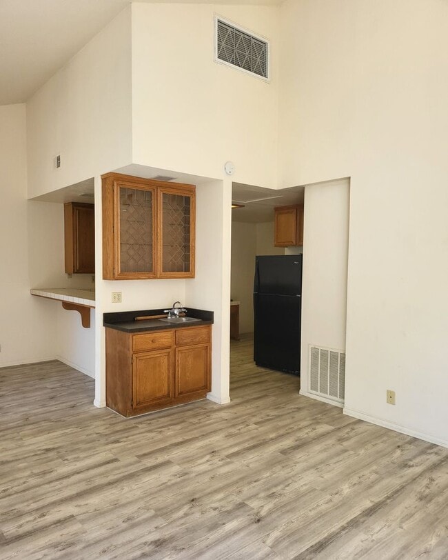 Building Photo - View 2bed 2.5bath, 3 Balconies, 2 Car Garage, pool in Tierrasanta!