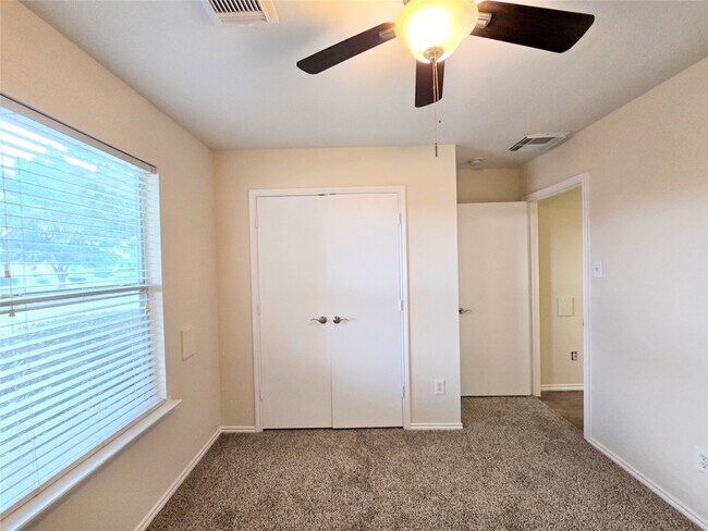 Building Photo - 29527 Evergreen Hills Dr