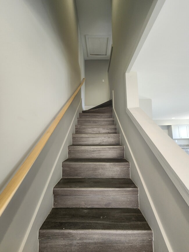 Building Photo - 205 River Oaks Dr