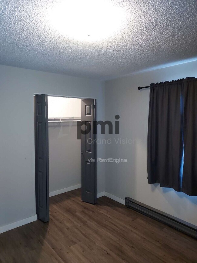 Building Photo - 465 E Main St