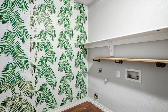 Building Photo - 2305 Orchid Dr