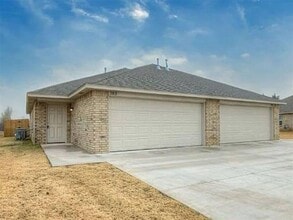 Building Photo - 203 Gray St