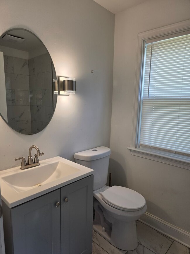 Building Photo - McDaniel Heights Single Family Home