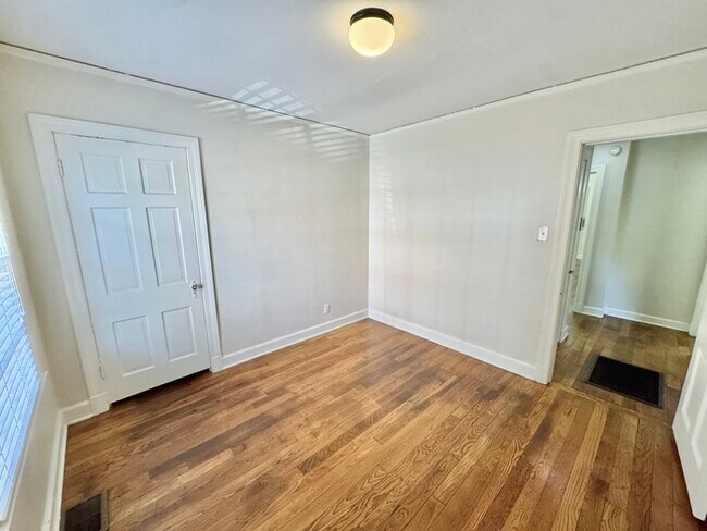 Building Photo - 163 S Fenwick Rd