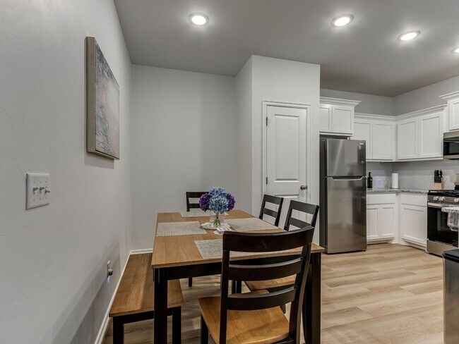 Building Photo - Cozy 3-Bed Retreat in Yukon - Fully Furnished & All Utilities Included