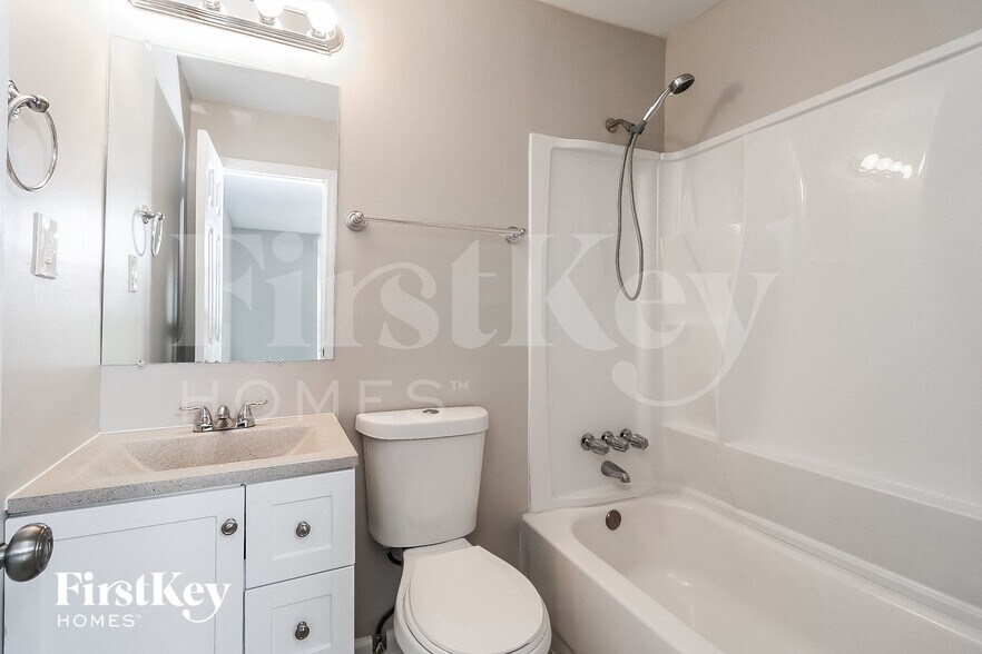 Building Photo - 3824 London Dr