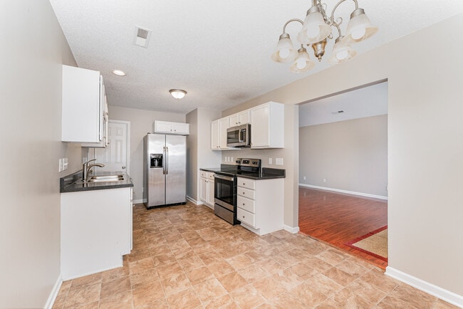 Building Photo - 302 Apple Ridge Rd