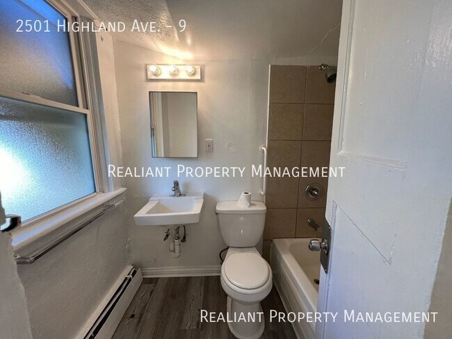 Building Photo - 2501 Highland Ave