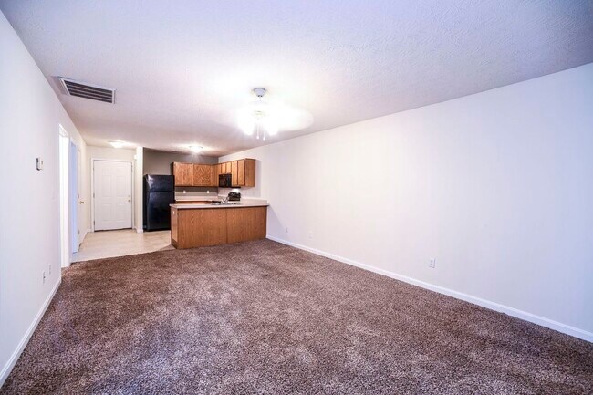 Building Photo - 140 Ruby Dr