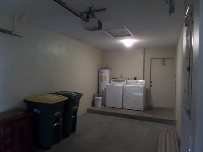 Building Photo - 9661 Santa Rosa Dr