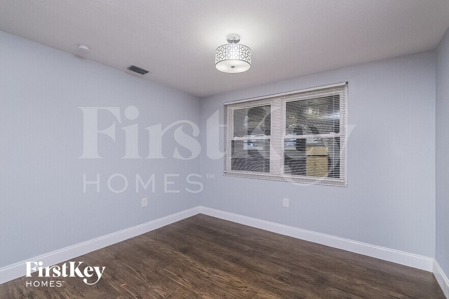 Building Photo - 4832 Fleetwood St