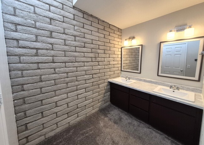 Building Photo - 5701 E Glenn St