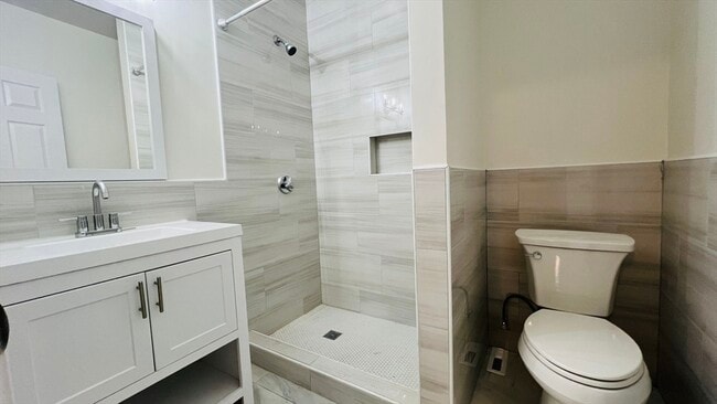 Building Photo - 206 Winchester St