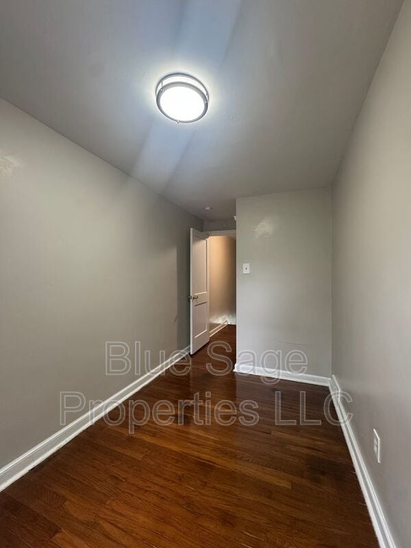 Building Photo - 554 S 4th St