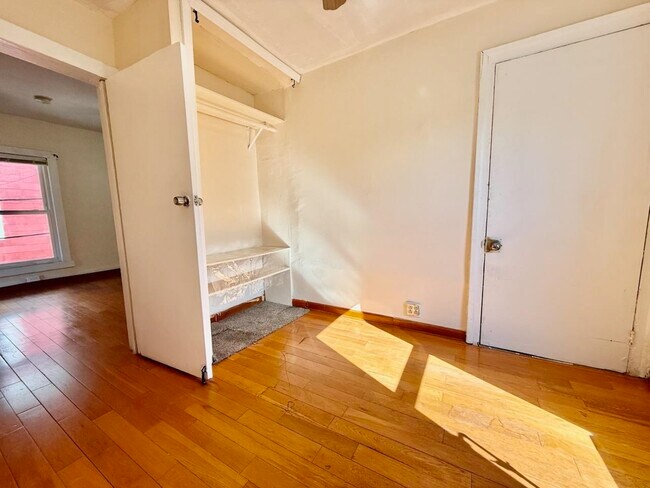 Building Photo - 150 Academy St