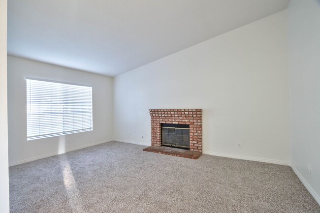 Building Photo - 3 bedroom 2 baths Murrieta