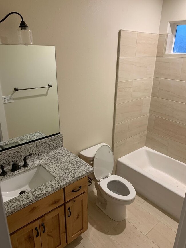 Building Photo - Newly Built Home with 3 Primary Suites complete with full Bathroom in ideal location!